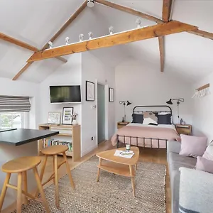 The Hayloft By Black Door Holiday home