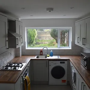 The Crandale Road House Holiday home